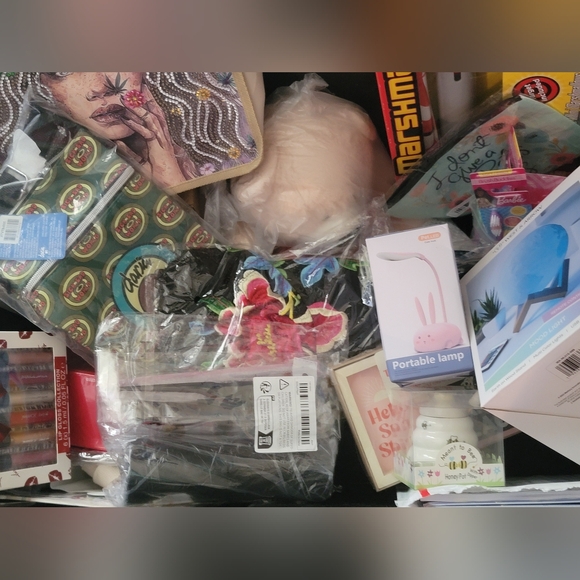 Winner is being select NOW!! Mystery Box + entry KATE SPADE Navy Blue & Cream - Picture 14 of 17